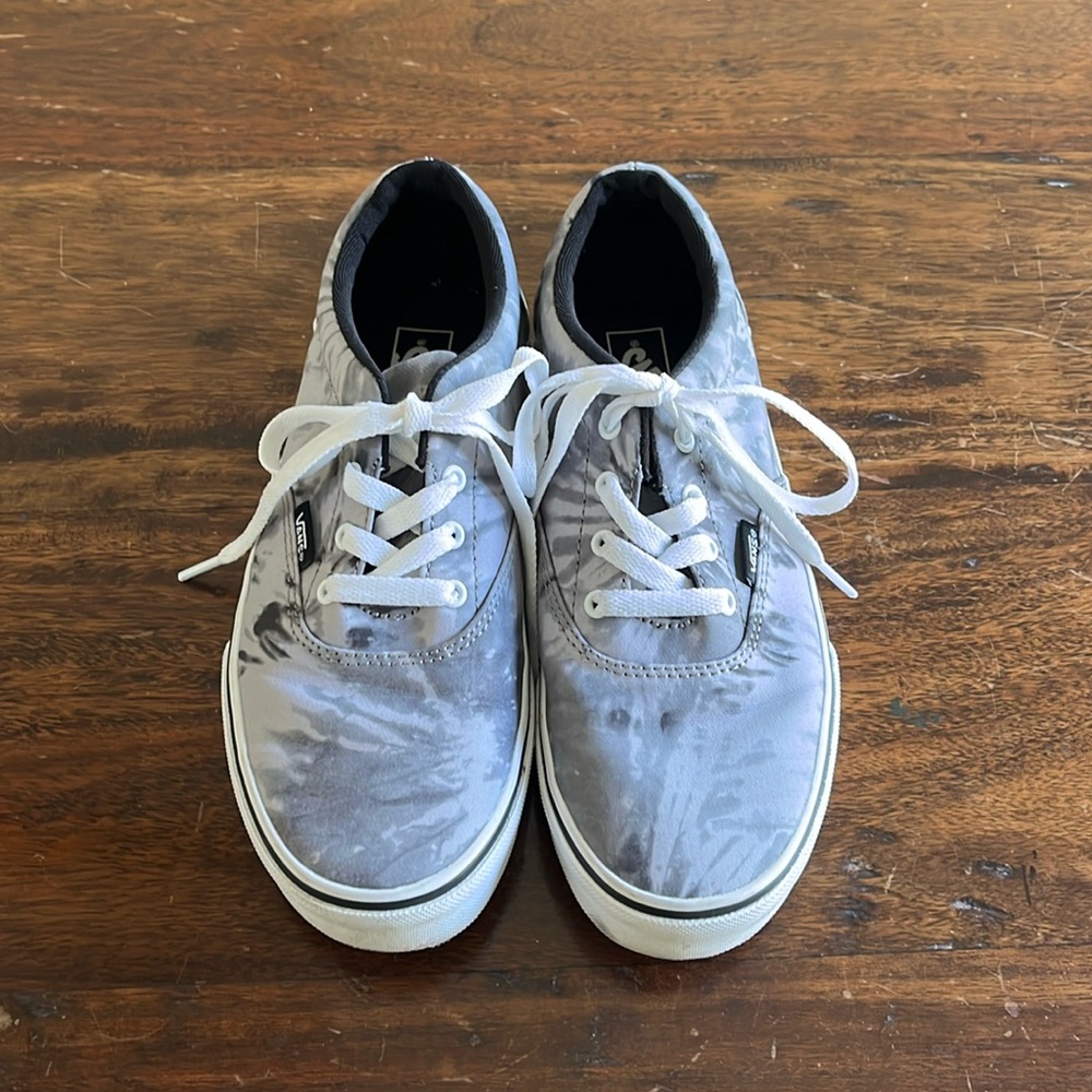 Vans gray tie dye lace-up shoe. Size US Youth 5